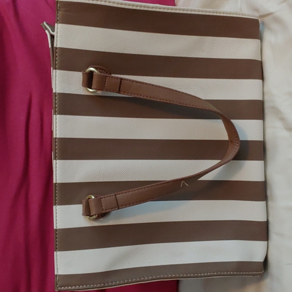 Hand bag - Picture 2 of 3